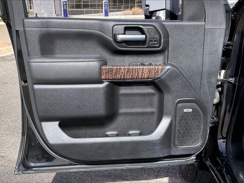 Used 2021 GMC Sierra 2500 Denali w/ Denali Black Diamond Edition image 22