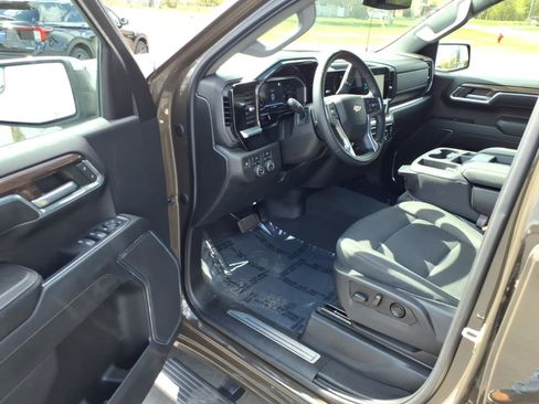 Used 2023 Chevrolet Silverado 1500 LT AWD/4WD image 10