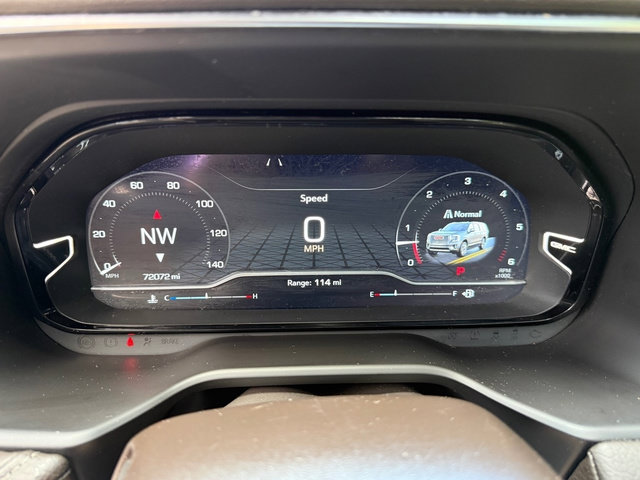 Used 2023 GMC Yukon Denali RWD image 28