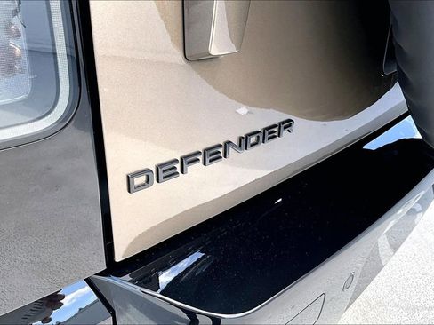 New 2026 Land Rover Defender 110 S AWD/4WD image 9