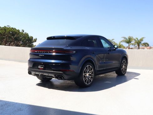 Certified 2024 Porsche Cayenne Coupe AWD/4WD image 9