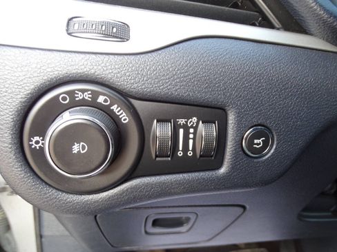 Used 2015 Jeep Cherokee 4WD Limited w/ Luxury Group w/ Luxury Group image 23