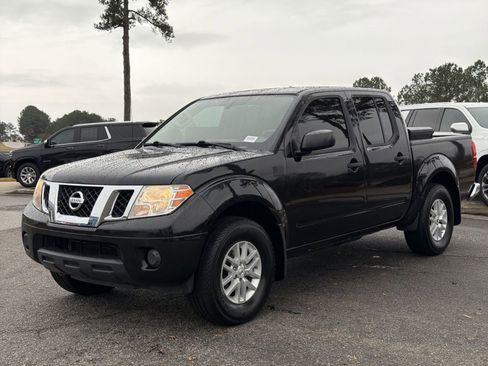 Used 2019 Nissan Frontier SV image 5