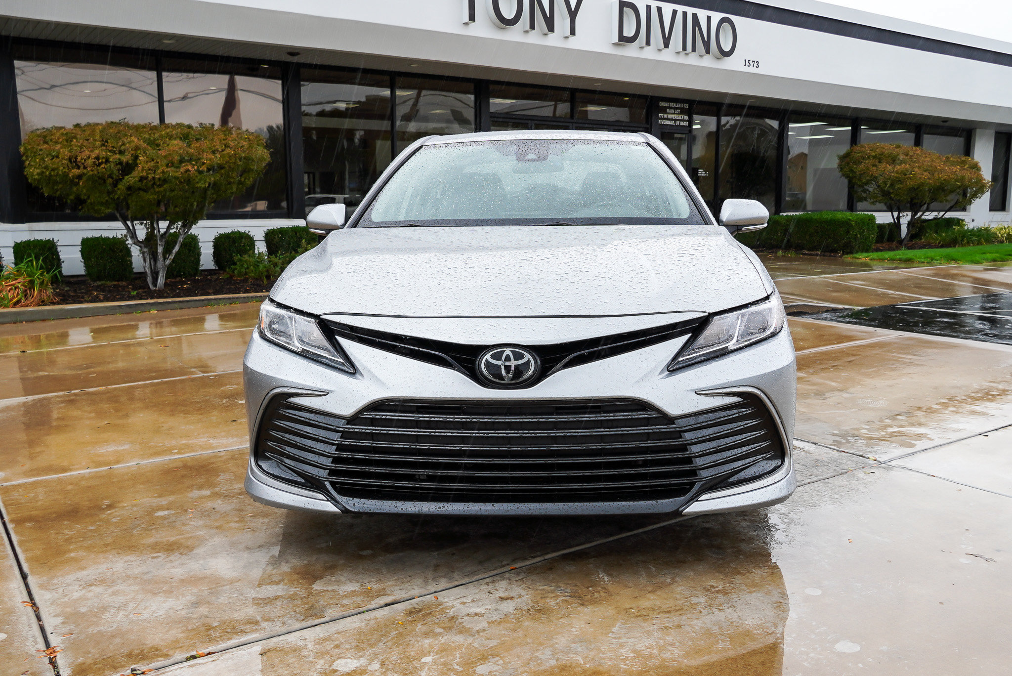 Used 2023 Toyota Camry LE FWD image 3