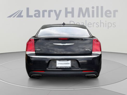 Used 2016 Chrysler 300 C AWD/4WD image 4