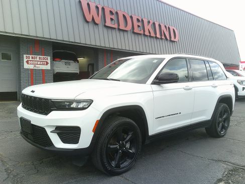 Used 2023 Jeep Grand Cherokee Altitude AWD/4WD image 1