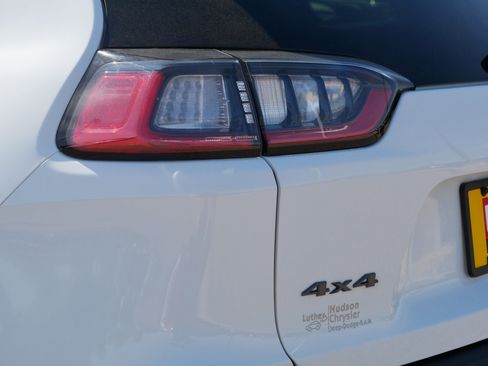 Used 2020 Jeep Cherokee Trailhawk w/ Cold Weather Group AWD/4WD image 17