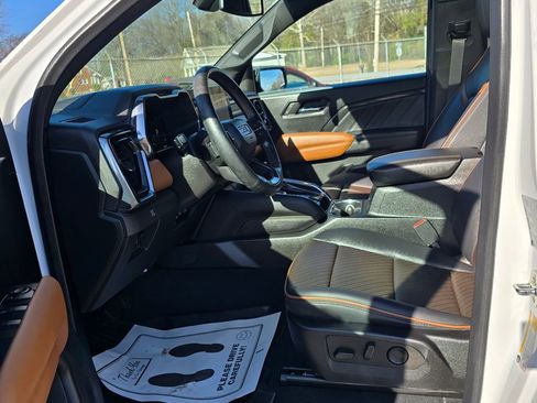 Used 2024 GMC Canyon AT4 w/ AT4 Premium Package image 9