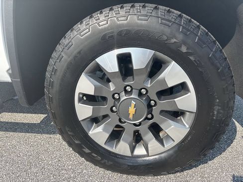 Certified 2024 Chevrolet Silverado 2500 Custom w/ Custom Value Package AWD/4WD image 31