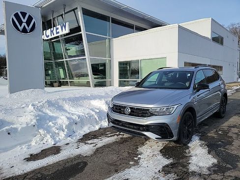 Certified 2022 Volkswagen Tiguan SE R-Line image 1