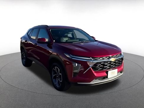 Used 2025 Chevrolet Trax LT w/ LT Convenience Package image 15