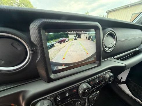 Used 2023 Jeep Wrangler Unlimited Sahara w/ Cold Weather Group AWD/4WD image 20
