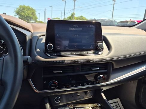 Certified 2023 Nissan Rogue SV w/ SV Premium B Package AWD/4WD image 19