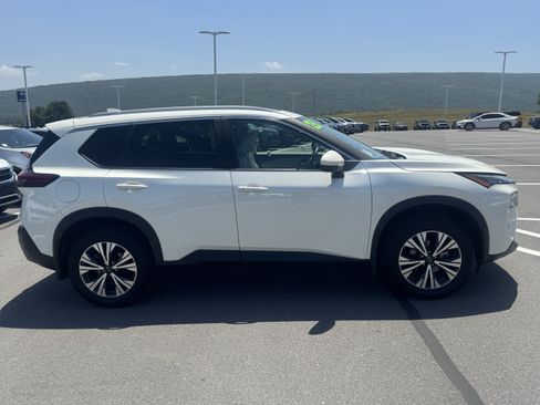Used 2023 Nissan Rogue SV w/ SV Premium Package AWD/4WD image 2