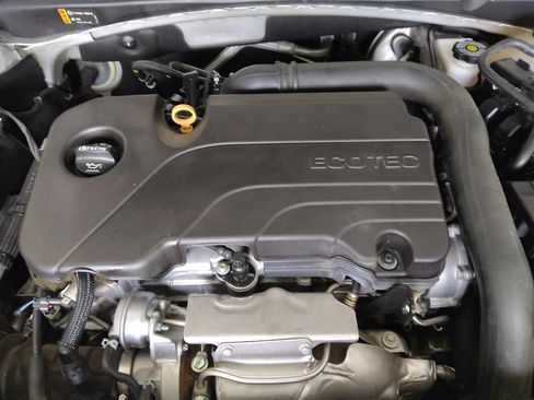 Used 2018 Chevrolet Malibu LT FWD image 30