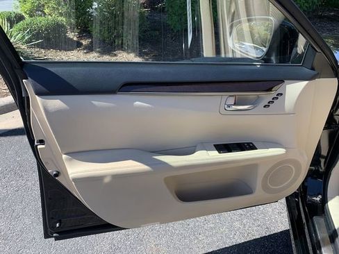 Used 2014 Lexus ES 350 w/ Premium Package FWD image 17
