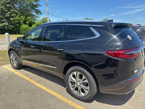Used 2019 Buick Enclave Avenir w/ Avenir Technology Package AWD/4WD image 4