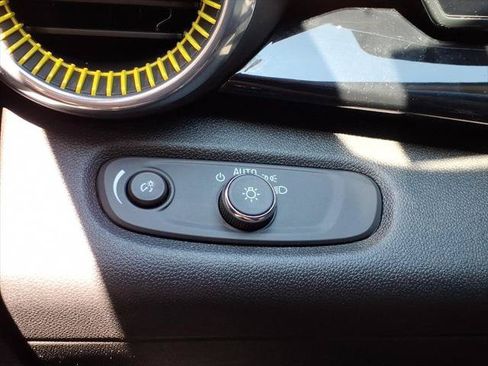 Used 2024 Chevrolet Trax ACTIV w/ Sunroof Package FWD image 16