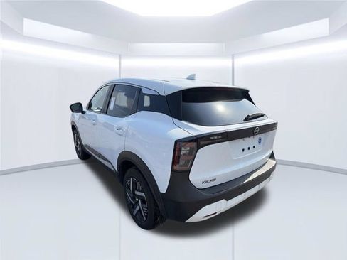 Used 2025 Nissan Kicks SV FWD image 8