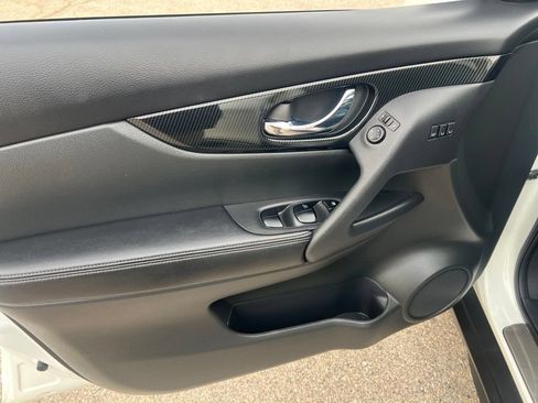 Used 2017 Nissan Rogue SL w/ SL Premium Package AWD/4WD image 7