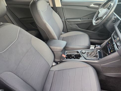 Certified 2025 Volkswagen Taos SE image 26