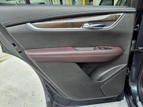 Used 2021 Cadillac XT6 Premium Luxury FWD image 18