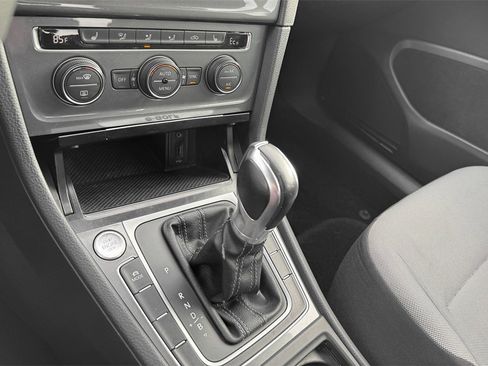 Used 2016 Volkswagen e-Golf SE image 21