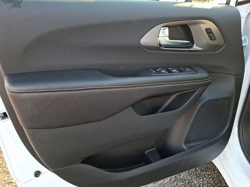 New 2026 Chrysler Pacifica Select FWD image 10