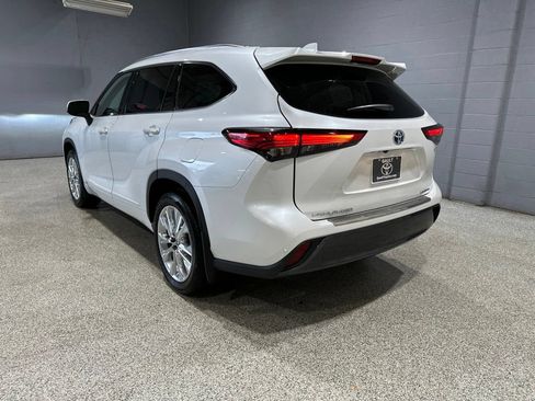 Used 2023 Toyota Highlander Limited AWD/4WD image 6