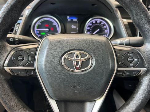 Used 2022 Toyota Camry LE FWD image 23
