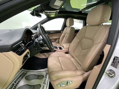 Used 2021 Porsche Macan S image 16