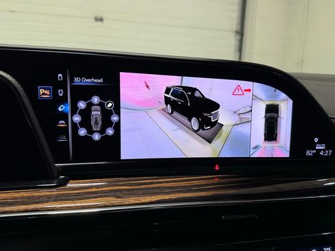 Used 2023 Cadillac Escalade Premium Luxury image 18