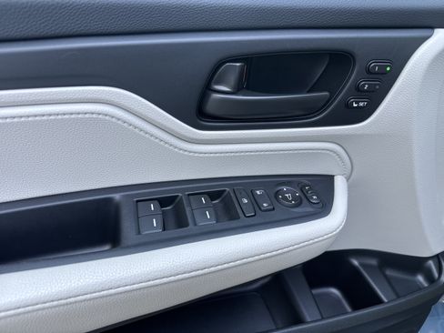 Used 2025 Honda Odyssey EX-L image 9