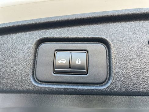 Used 2024 Nissan Pathfinder SL image 54