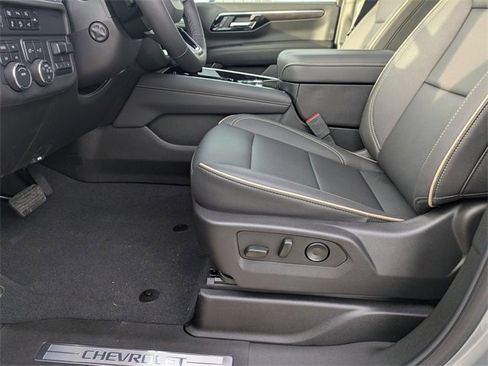 New 2025 Chevrolet Suburban Premier w/ Sun And Tow Package image 12