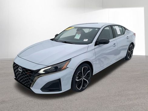 Certified 2024 Nissan Altima 2.5 SR image 1