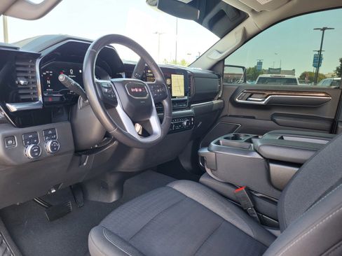 Used 2022 GMC Sierra 1500 Elevation w/ LPO, Elevation Black Package image 9