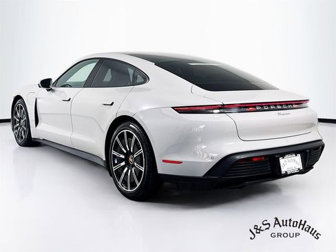 Used 2021 Porsche Taycan image 5