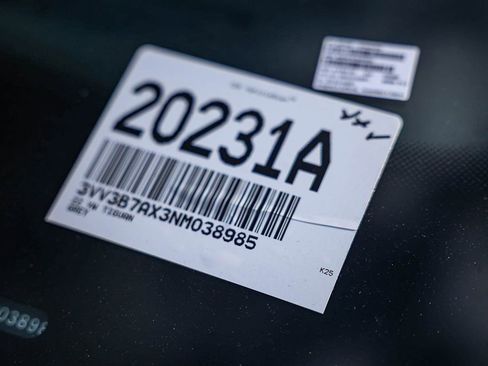 Used 2022 Volkswagen Tiguan SE image 36