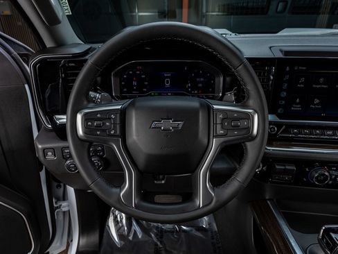Used 2024 Chevrolet Silverado 1500 LT Trail Boss w/ LT Trail Boss Premium Package AWD/4WD image 18