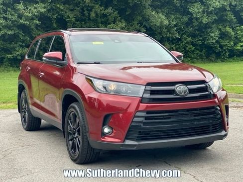 Used 2019 Toyota Highlander SE FWD image 9