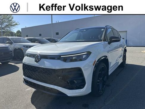 New 2026 Volkswagen Tiguan SE R-Line FWD image 1