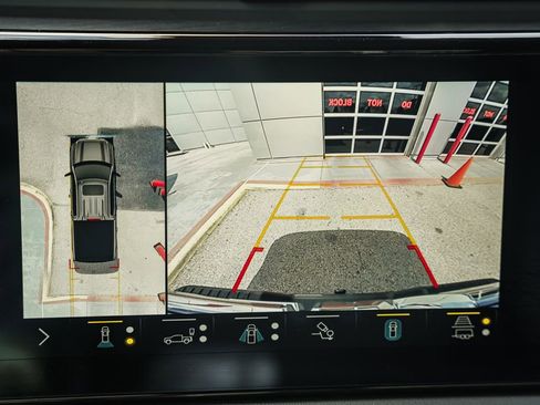 Used 2022 GMC Sierra 1500 AT4 w/ AT4 Premium Package AWD/4WD image 58