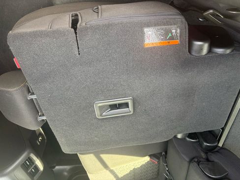 Used 2024 Chevrolet Equinox LT FWD image 47