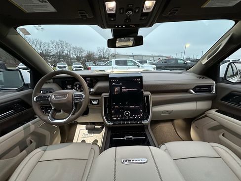 Used 2025 GMC Yukon XL Denali w/ Sun & Power Step Package image 3