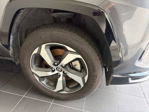 Used 2022 Toyota RAV4 SE w/ Weather & Moonroof Package AWD/4WD image 5