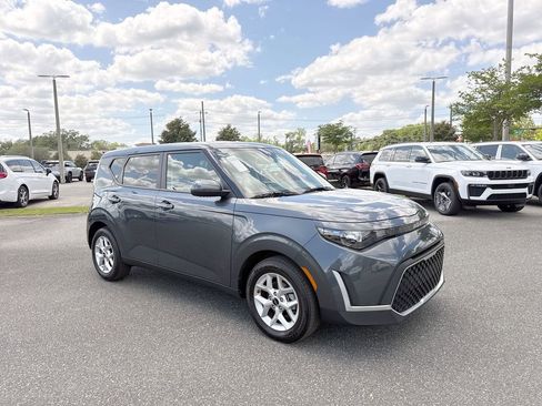 Used 2025 Kia Soul LX w/ LX Technology Package image 1