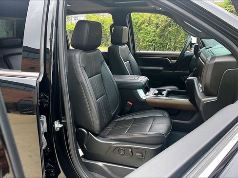 Used 2024 Chevrolet Silverado 2500 High Country w/ High Country Premium Package AWD/4WD image 10