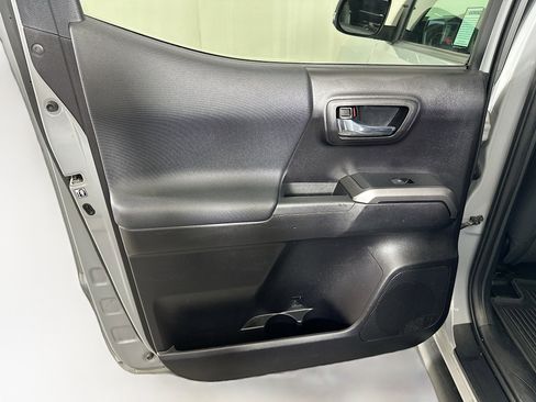 Used 2020 Toyota Tacoma TRD Sport image 26