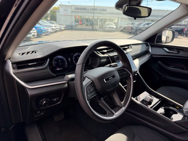Used 2023 Jeep Grand Cherokee L Laredo w/ Luxury Tech Group I AWD/4WD image 6